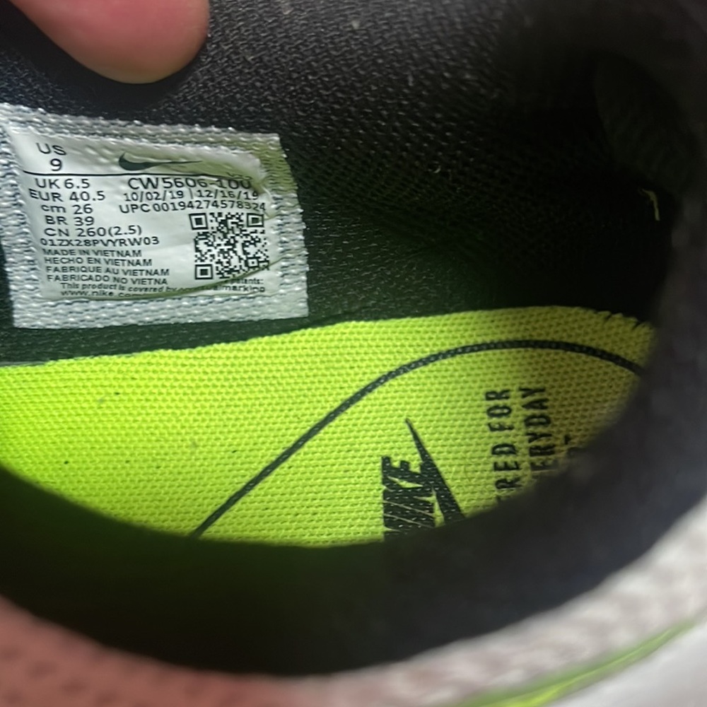 Nike - Picture 4 of 5